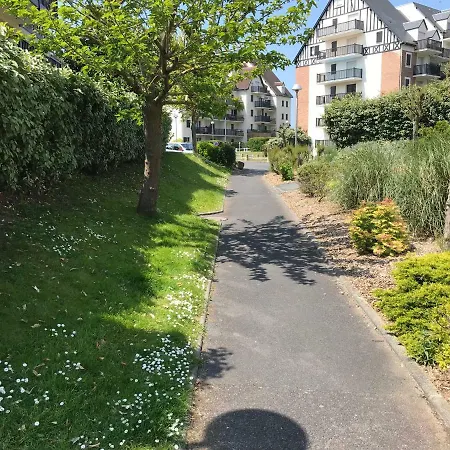2 Pieces Jardin, Acces Direct Mer Et Proche Thalasso Cabourg Extérieur photo